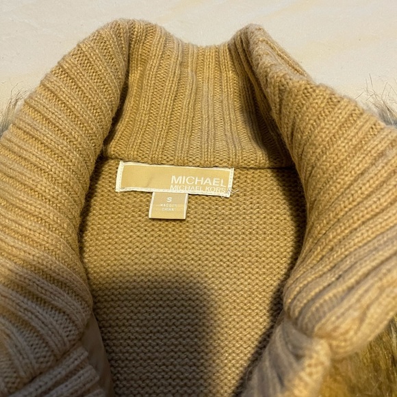 Michael Kors sweater vest with fur - Picture 6 of 6